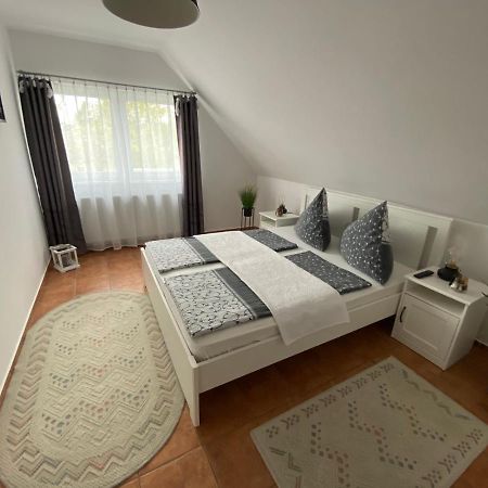 Munkacsy Apartmanok บาลาตอนเฟนีแวช ภายนอก รูปภาพ