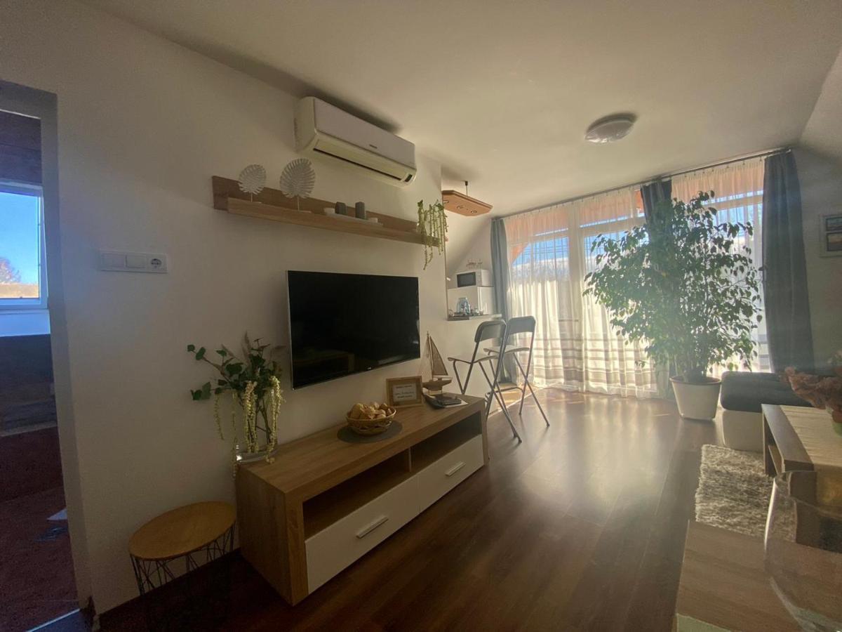 Munkacsy Apartmanok บาลาตอนเฟนีแวช ภายนอก รูปภาพ