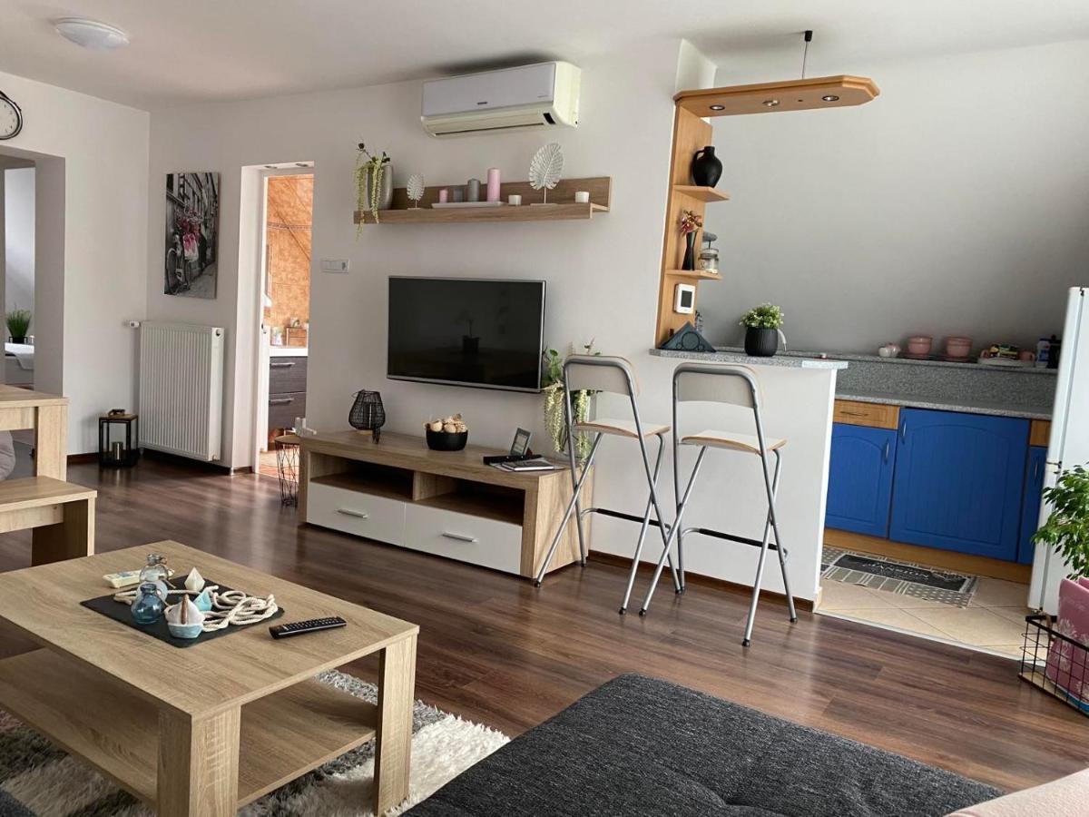 Munkacsy Apartmanok บาลาตอนเฟนีแวช ภายนอก รูปภาพ