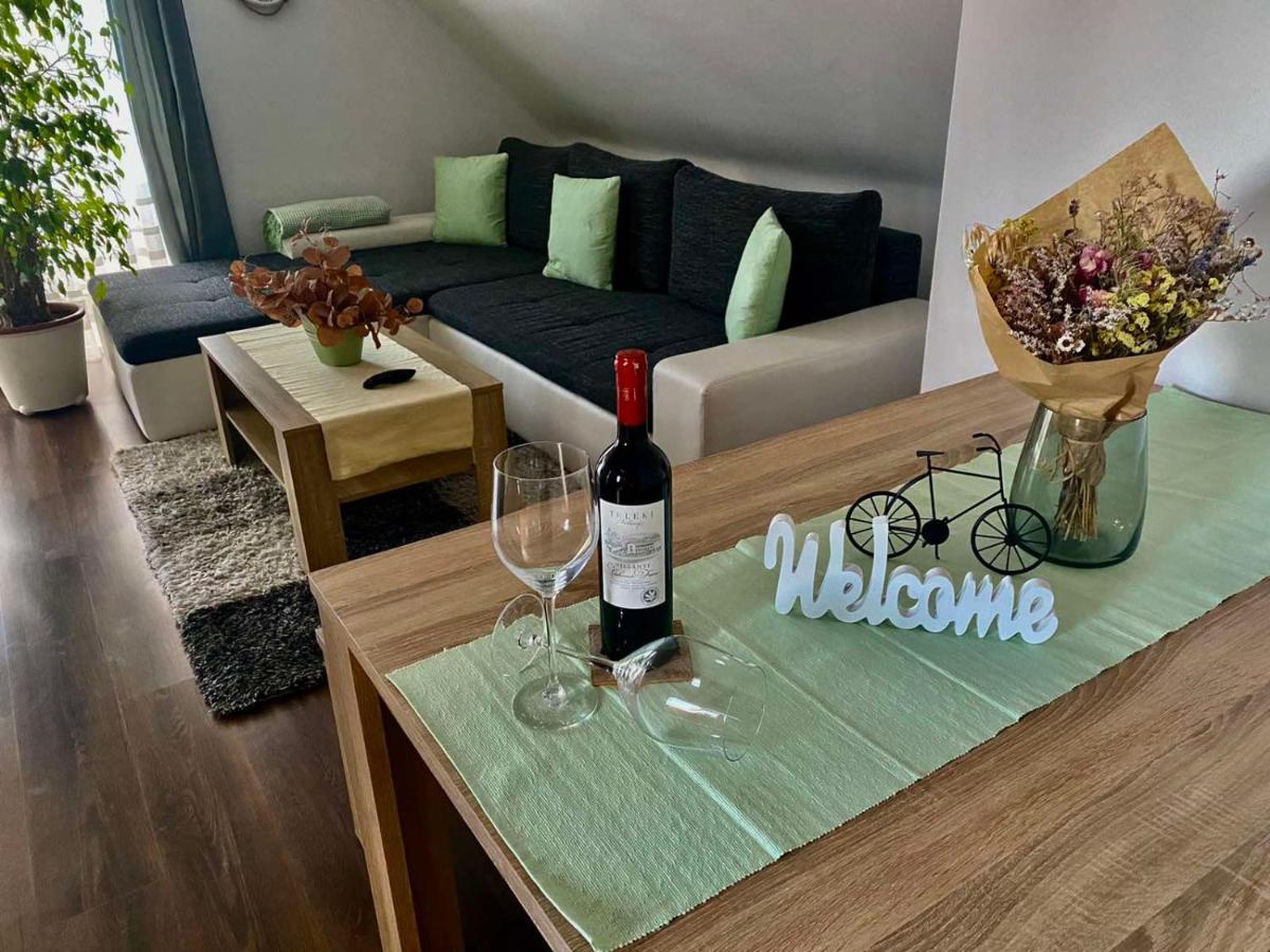 Munkacsy Apartmanok บาลาตอนเฟนีแวช ภายนอก รูปภาพ