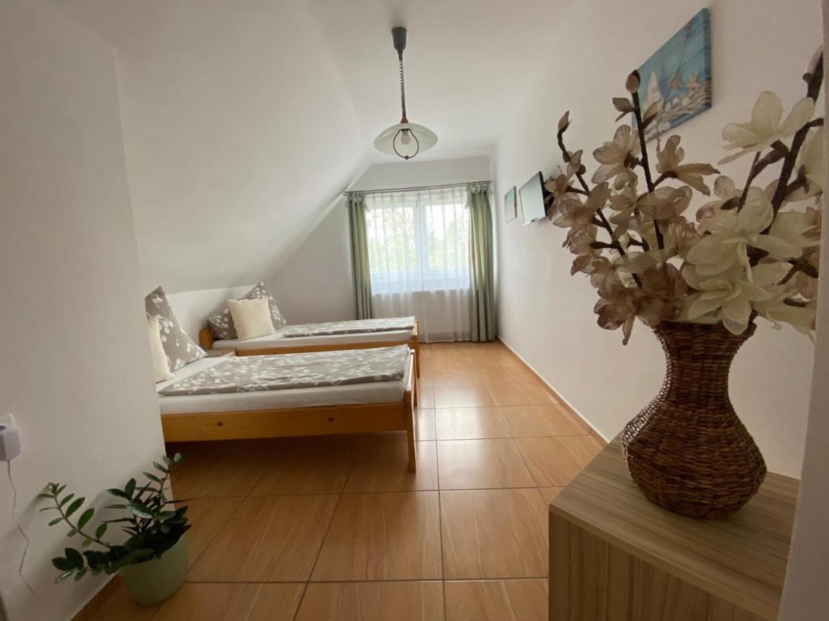 Munkacsy Apartmanok บาลาตอนเฟนีแวช ภายนอก รูปภาพ