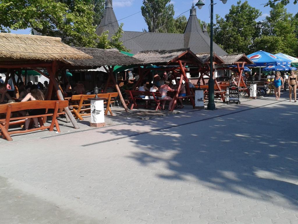 Munkacsy Apartmanok บาลาตอนเฟนีแวช ภายนอก รูปภาพ